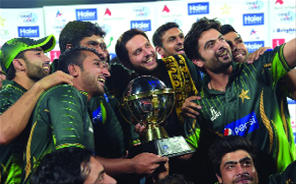 Ahmed Shehzad takes a team selfie with the winners' trophy