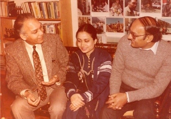 Amjad (right) with Dr Saleem Qureshi and Parveen Shakir in 1984