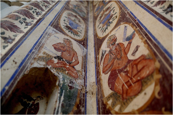 Close-up of the frescoes at the Khem Singh Haveli