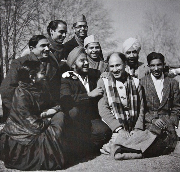 In happier days - writers Navtej Singh, Khwaja Ahmed Abbas, Rajinder Singh Bedi, Somnath Zutshi and others in Srinagar, 1947 - Photograph by Madanjeet Singh