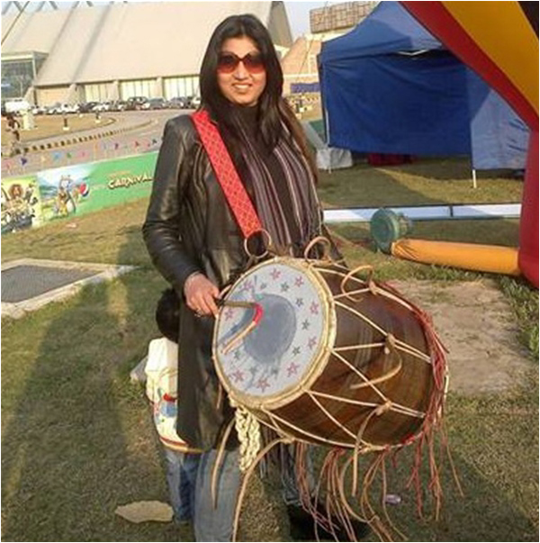 Horeya Asmat performed with the dhol