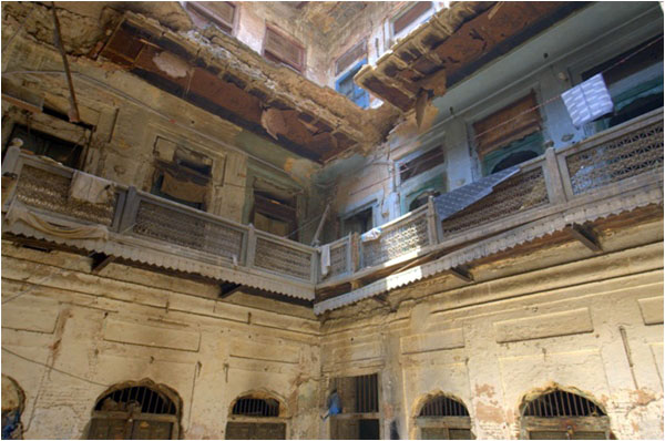 Detailing and carving reflective of Sikh era architecture