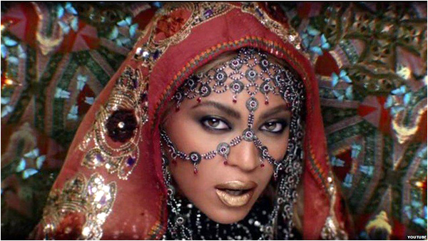 Beyonce's look in the new Coldplay music video