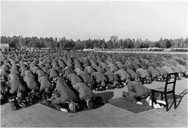 Muslim members of the Waffen-SS 13th di ... ing their training in Germany, 1943
