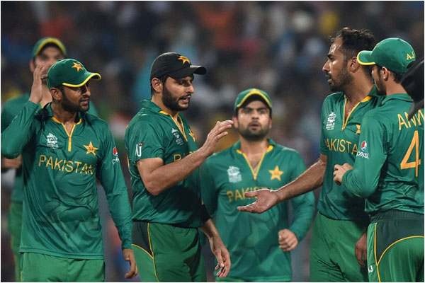 Pakistan team after Yuvraj Singh's dismissal