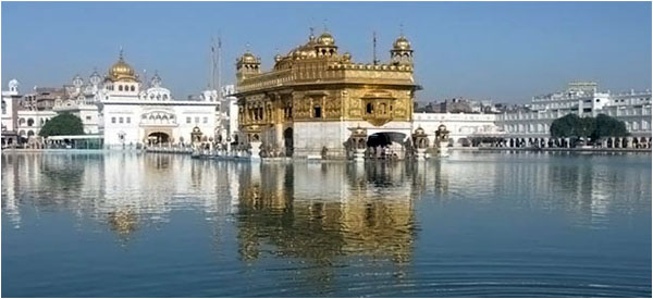 The Golden Temple - Amritsar and Lahore have in common also their immense spiritual significance for the various religious groups of Punjab