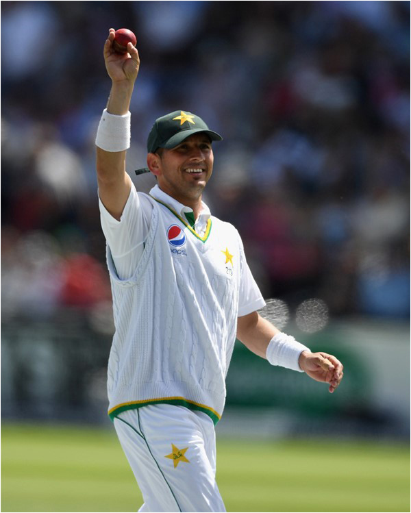 Yasir Shah holds up the ball after his six-wicket haul, Lord's, 3rd day