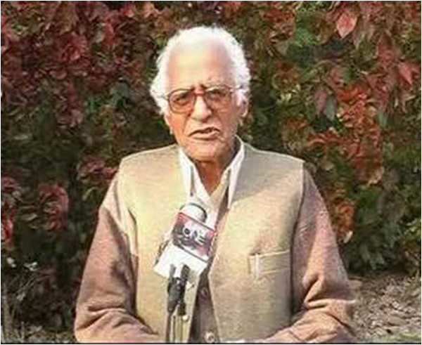 Reciting a poem in old age - still from a video recording of Ahmed Nadeem Qasmi