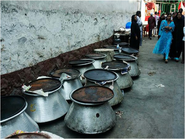 Pots of biryani at Haji Ali, Mumbai - Photo credits - Ayesha Taleyarkhan